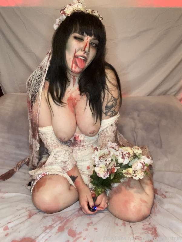 Till death do us part, then I’m gonna eat ya💀❤️ 9
