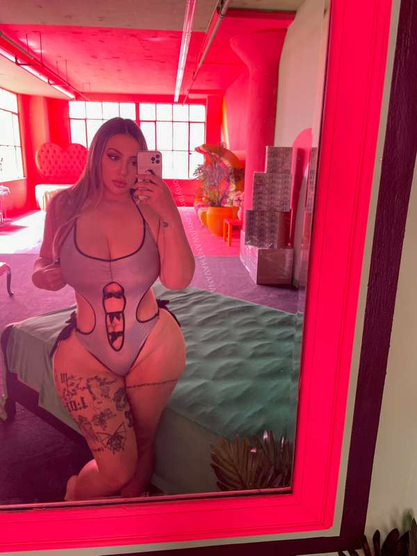 Do you like my outfit?