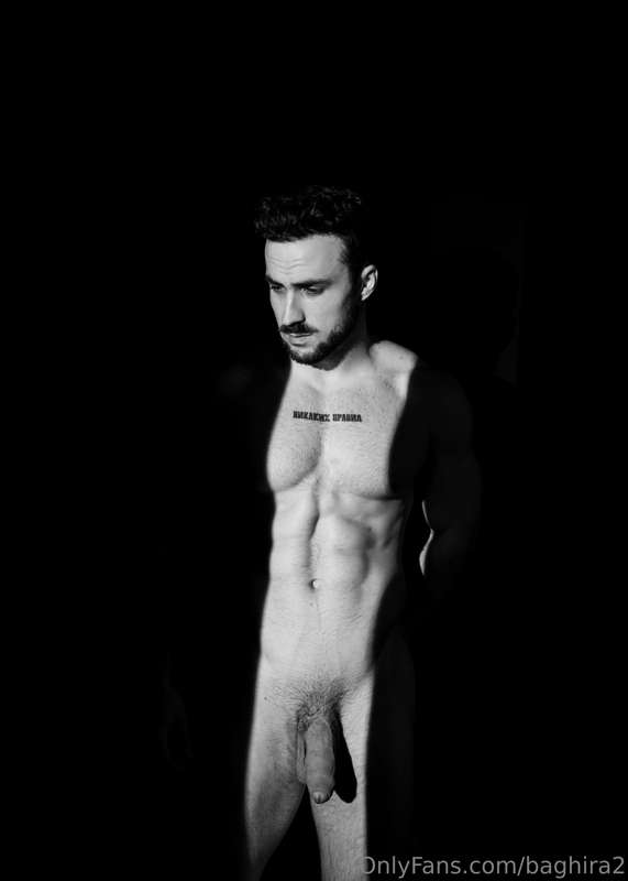 My first Black and White photoseries. Played with some intre..