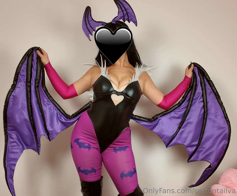 part 1 of my Morrigan cosplay~!this was super fun to take pi.. 21