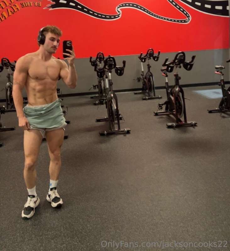 Hitting the gym early is so hard for me, hbu?
