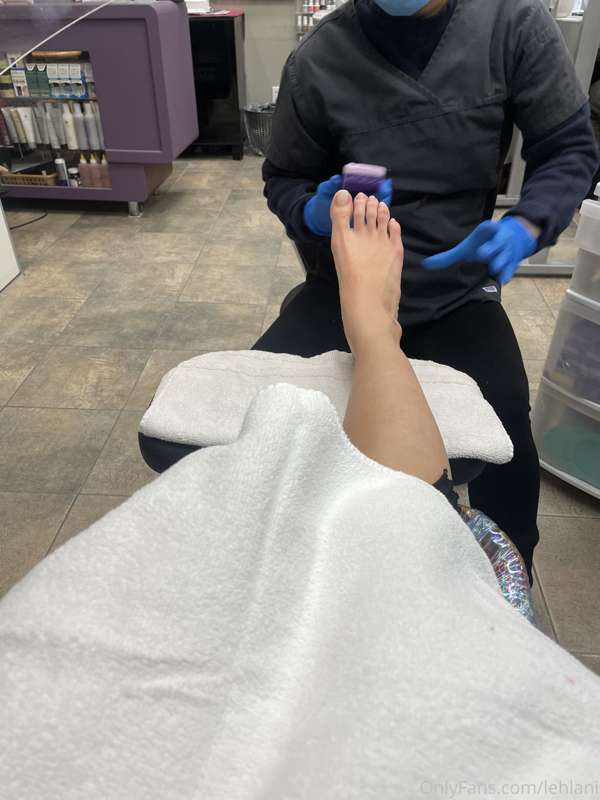 Surprise pedi coming 😈 at the nail salon now - felt like doi..