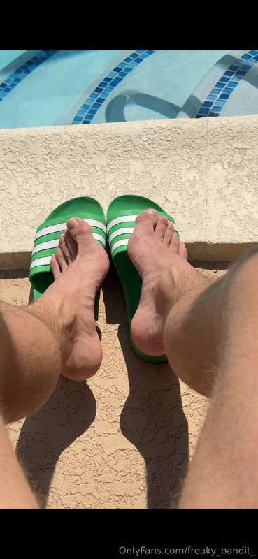 Heard it’s National Foot Fetish Day🦶🏼😛 2