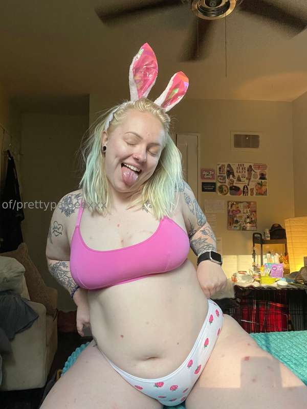 Happy Easter 💗🐰💋 scroll for my little morning photoshoot 👀🤤 5