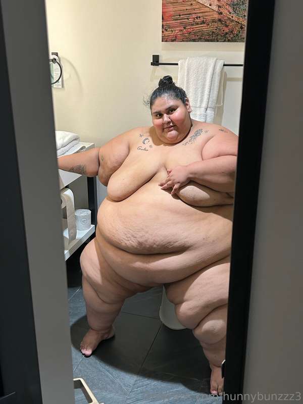 Heheh i almost didnt fit getting in this shower 🤭 5