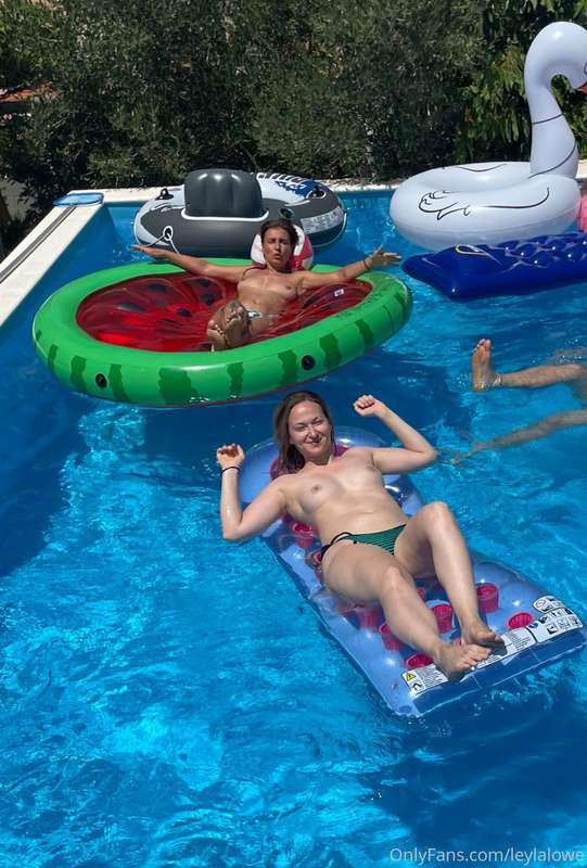 And this is how me and Juniper were enjoying on our vacation.. 1