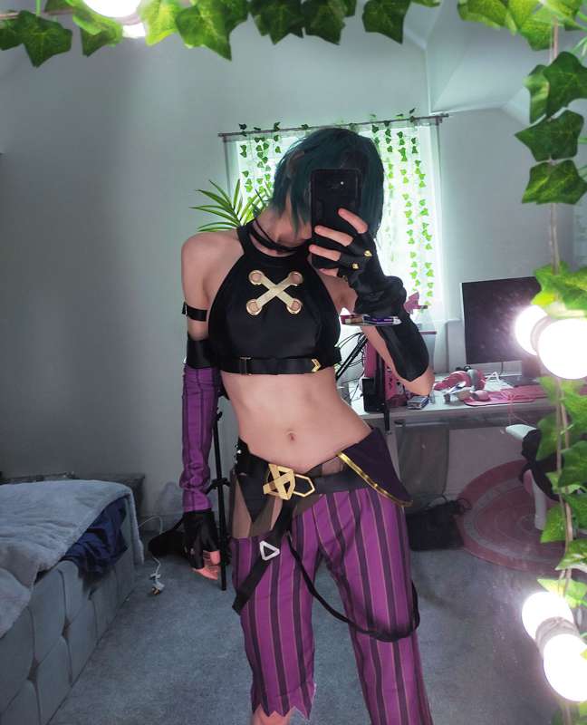 Do you like seeing me as Jinx? If so, don't forget about tom.. 8
