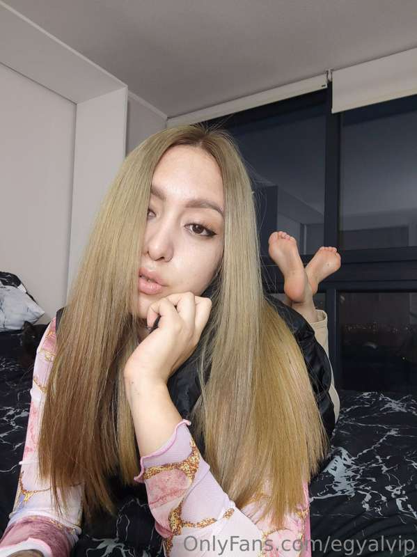 Today: first blonde set 🩷
Tomorrow : oiled feet or dirty swe.. 12