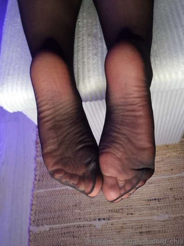 start with my ass, finish on my soles 💦 6