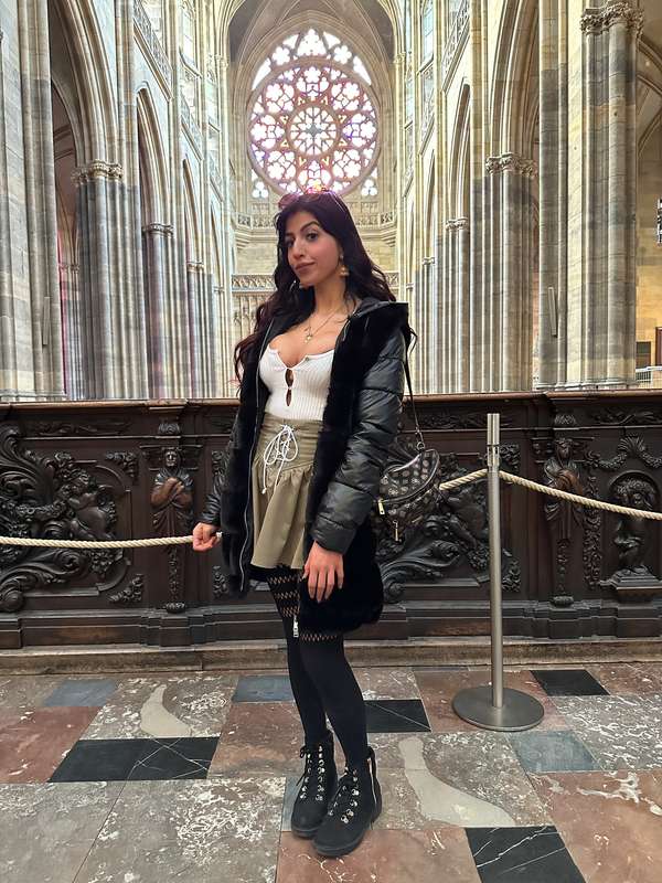 Habibi come to Prague 🇨🇿🇵🇰 Keep swiping to see my tiddies 🙈 .. 3