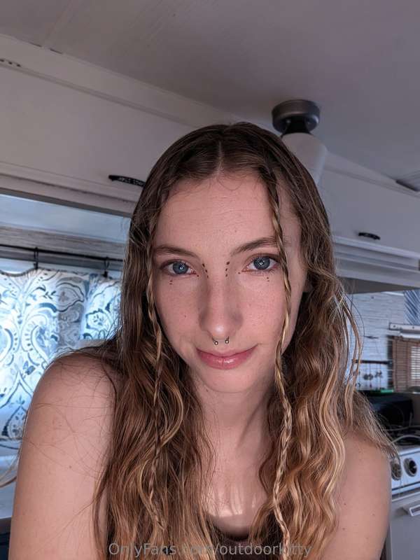 Treated myself to makeup after years of not having it:))I fe.. 8
