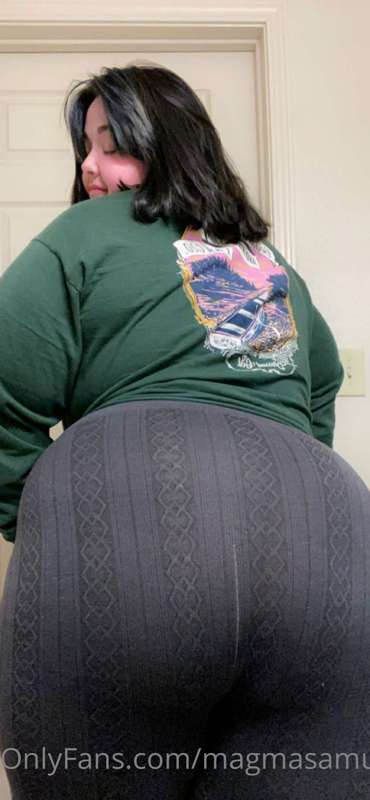 Thought y’all might like to see my fat ass in leggings too 😜 2