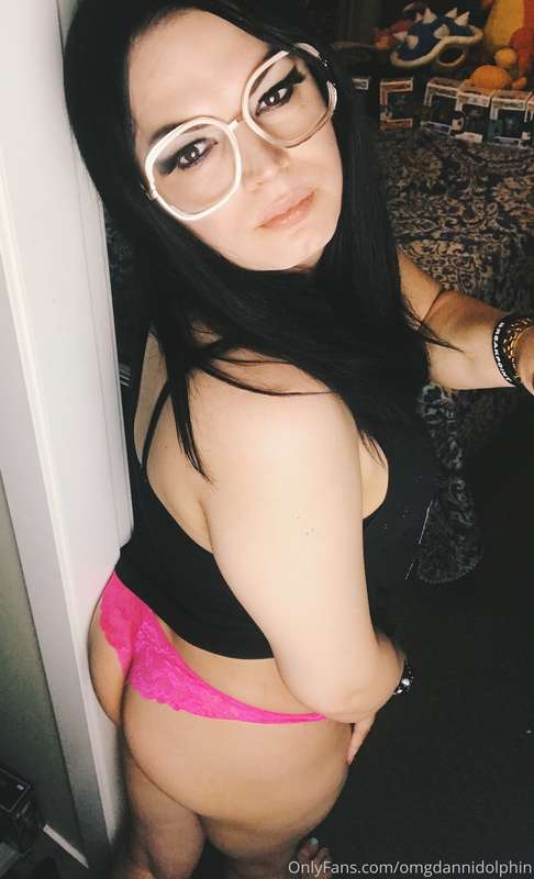 Stay in and keep safe...also worship this booty 🤓☺️🍑✌🏻🐬