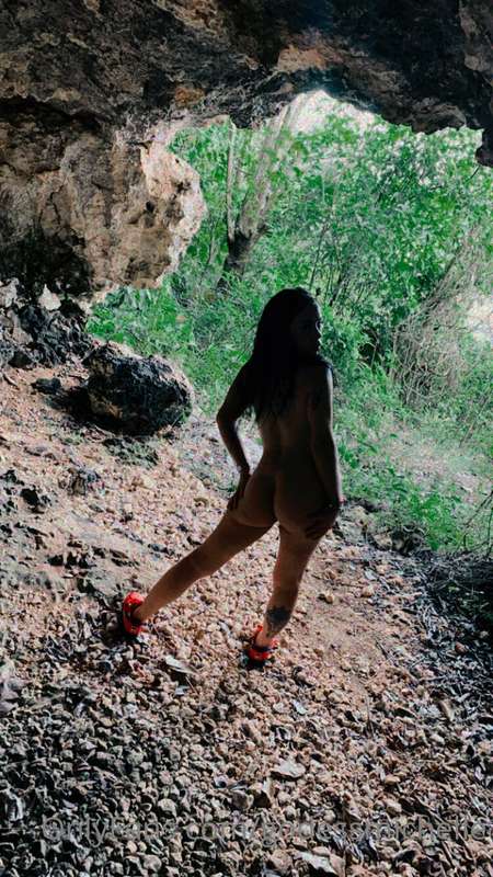 Me fui a la cueva y me desnude <3
