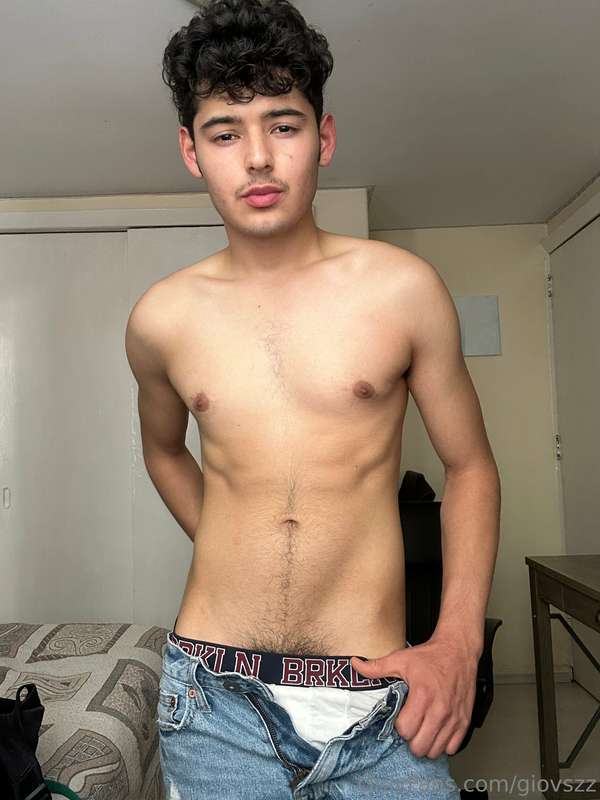 Watch as how I got horny. Mira como me fui calentando.