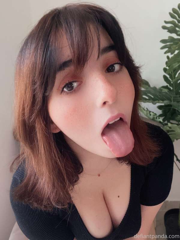 Hiiii <3 feeling extra cuddly today, is it just me? 4