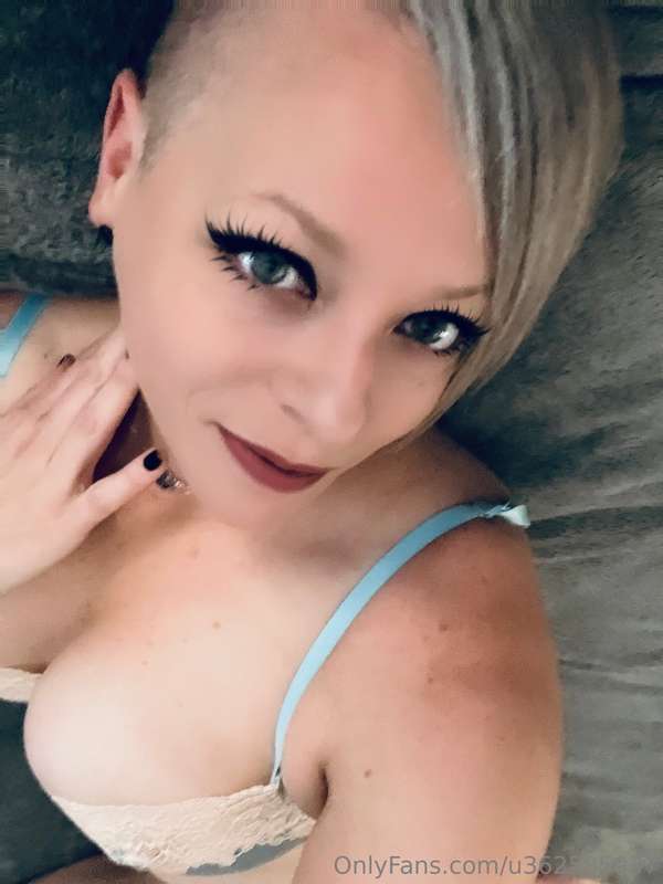 happy tuesday 💋🖤