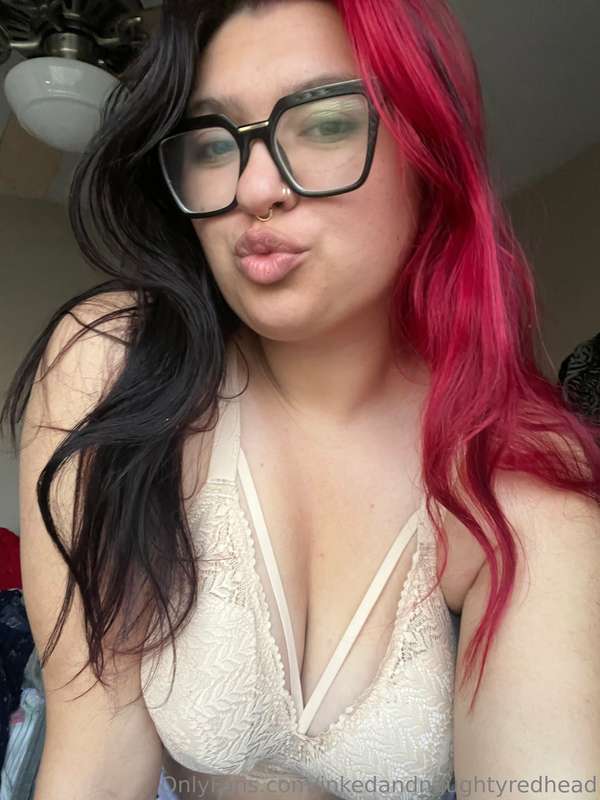 Kisses! 🖤 hoping you see this and it makes your day better