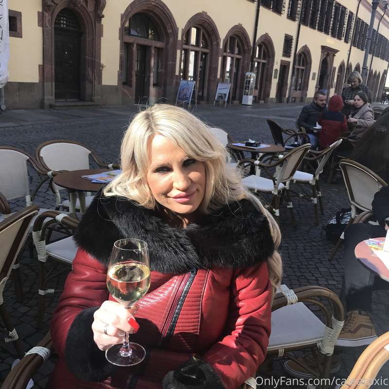 Sun is shining in Leipzig, now I enjoy a glass of good white..