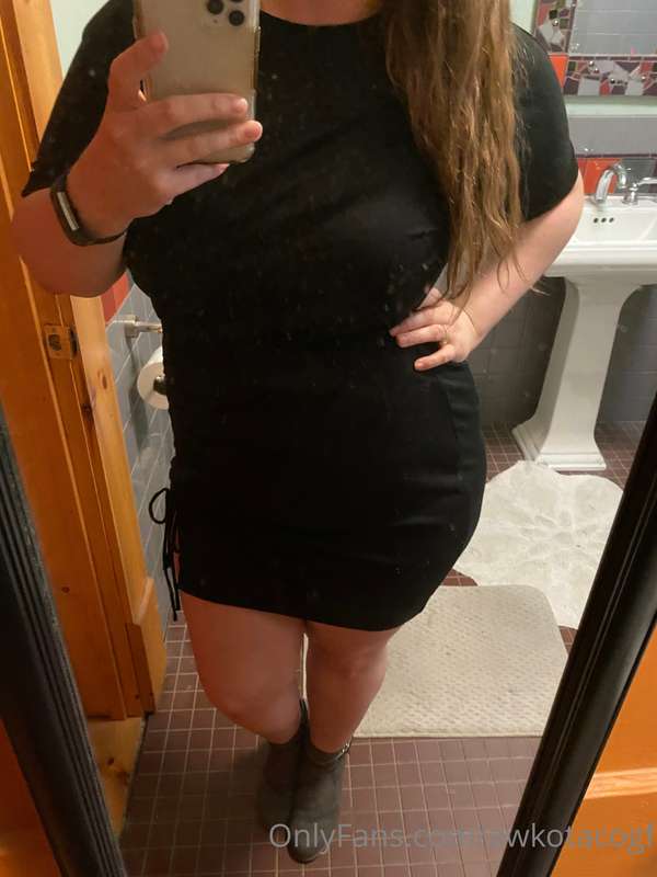 My favorite little black dress, makes me feel so sexy 💖