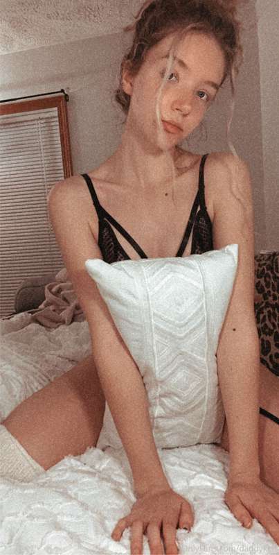 who wants me to move the pillow?😏😚 2