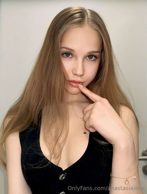 ❤️FREE SUBSCRIPTION❤️Write to her 👉@mini_kriss she is online..