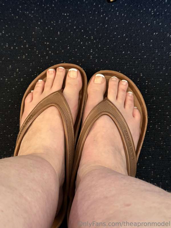 This foot’s for you. 🥰. Feel free to tip for me sharing pret.. 4