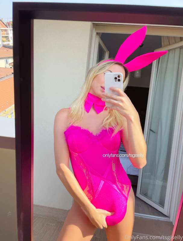 🌸🐰 SPECIAL EASTER 🐰🌸
.
Who wanna see the lil bunny’s carrot?.. 5