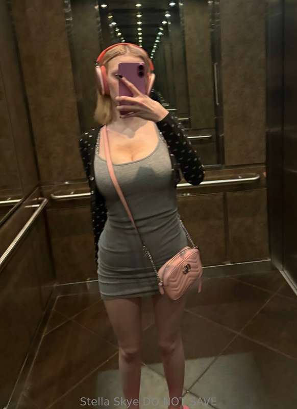 Let’s fuck in the elevator 🙈