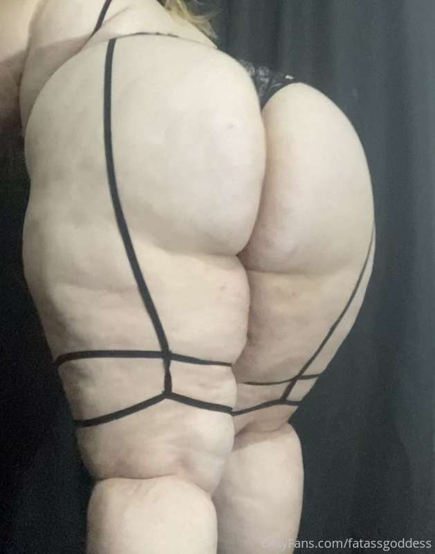 Show this fat bitch some love
