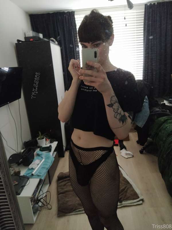 Hey everyone :)

Got some new pics for you all today :>
Trie..