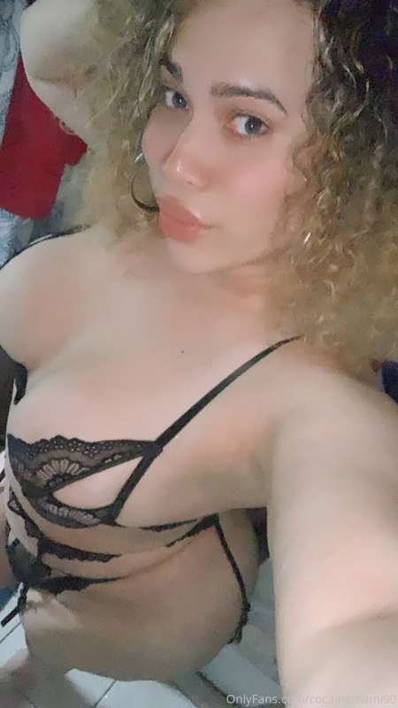 I’m back with a bigger bootay y’all hope you enjoy this snea.. 2