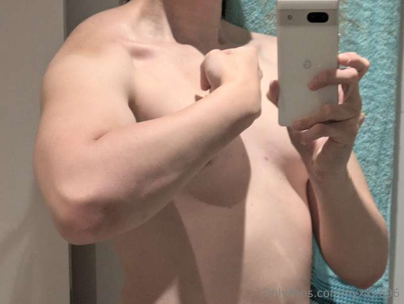 did you know I work out a lot LOL 👉👈 1