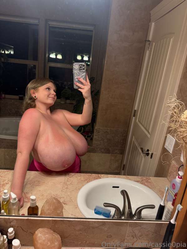 Day 2 of sunburn and I think the cum helped it heal 😋 2