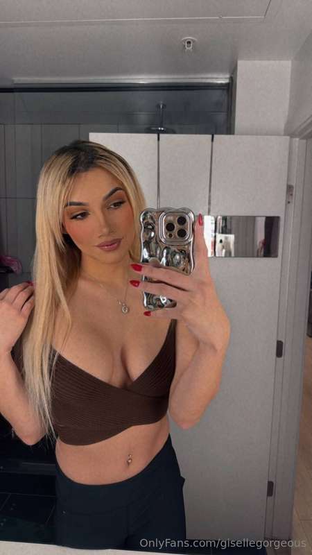 Just a reminder that i'm the hottest trans girl you've ever ..