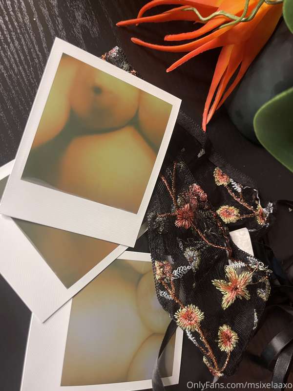 Sending out my worn panties $30 comes with 3 Polaroids and a..