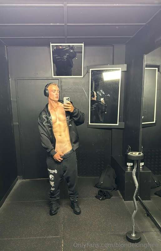 Tall and muscular @kobystanfield will provide you with satis.. 4