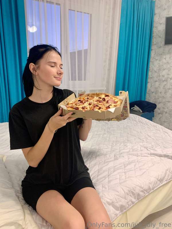 I forgot to show you pics from my Pizza night. It was soooo ..