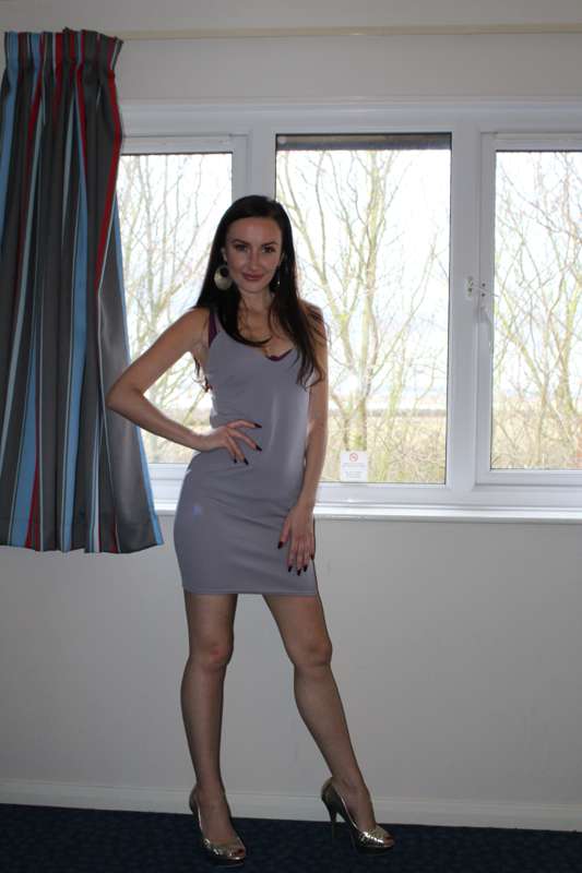 Getting cheeky in a hotel room x 5