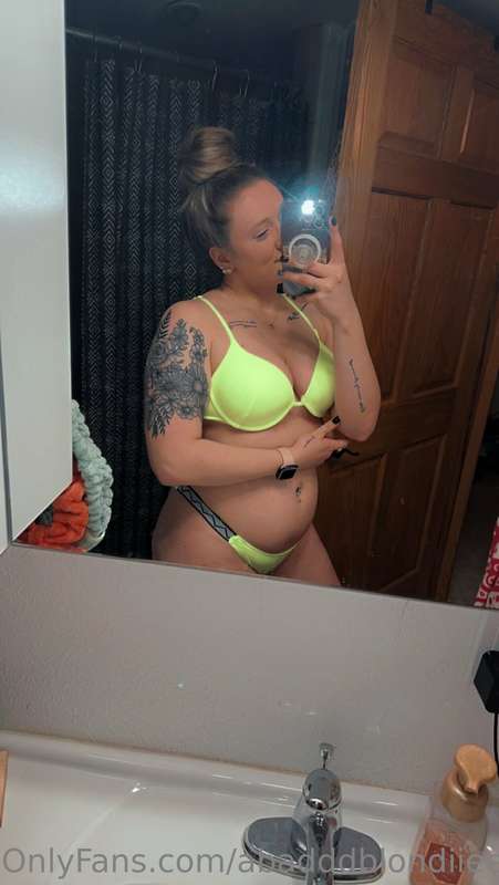 Hot tubbing kinda night 😘💦 2