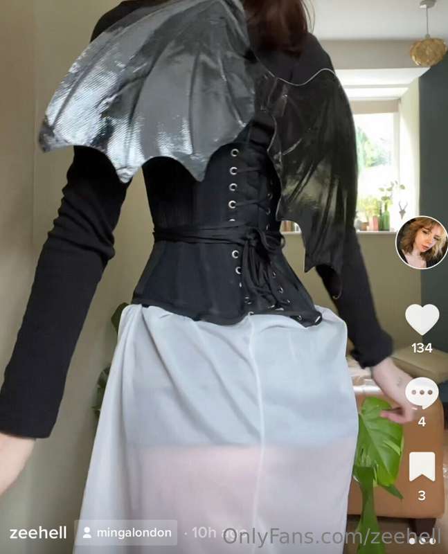 did anyone notice this little accidental flash in my tiktok?.. 1