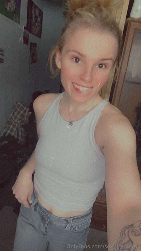 Who wants to fuck my brains out? 😻😻