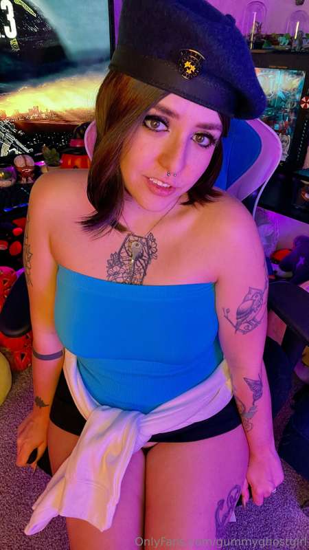 Jill Valentine cosplay! 💙 I give you some head and stroke yo.. 1