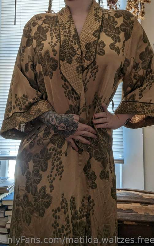 Playing around with afternoon sun and a silk robe. Such a ni..