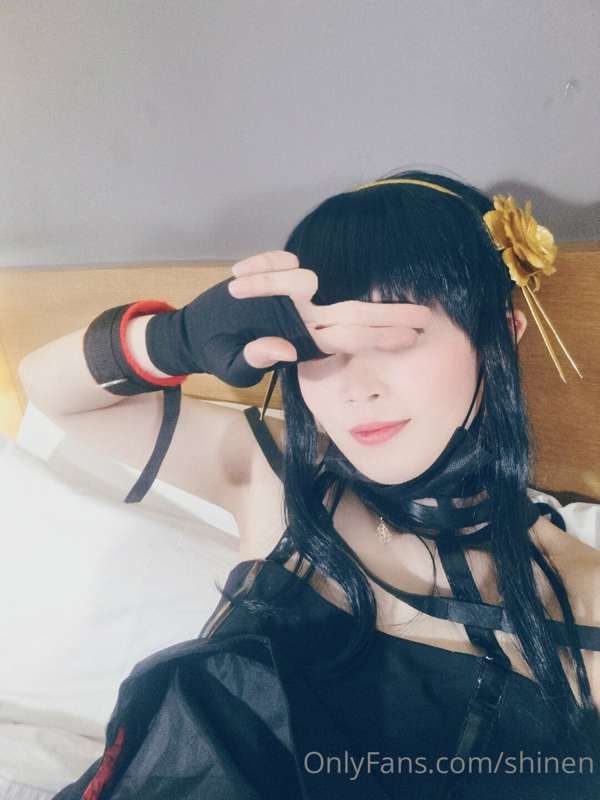 Yor cosplay selfy
