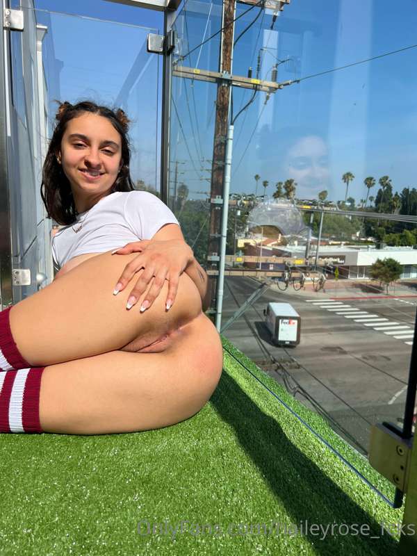 I got some new socks, do you guys like them? 😇 4