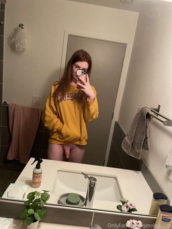 Not my sweater 😜 1