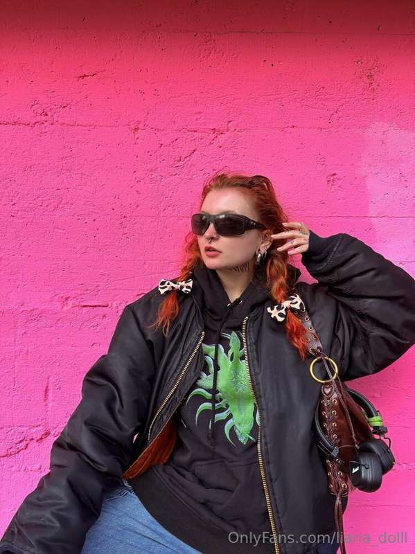 𝐅𝐑𝐄𝐄 𝐒𝐔𝐁𝐒𝐂𝐑𝐈𝐏𝐓𝐈𝐎𝐍 @glitch_girl sexy crazy slut fucks all her..