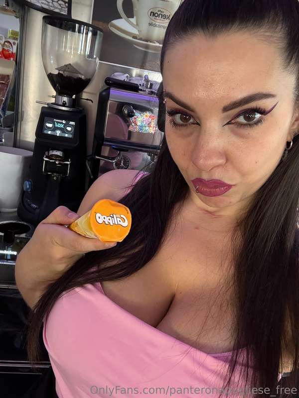 Voglia di calippo, io, si 👅😈💦Chi c’è per una cam per darmi i..