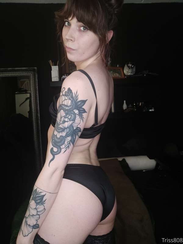 Hi qts :3

Hope you're all doing good! 💖

Today is a pic set.. 16